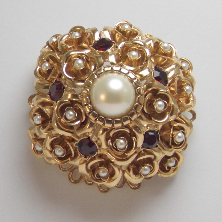 Maxi brooch with flower
