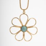 Collana Margherita: Un Fiore d'Eleganza Eterna sul Tuo Cuore