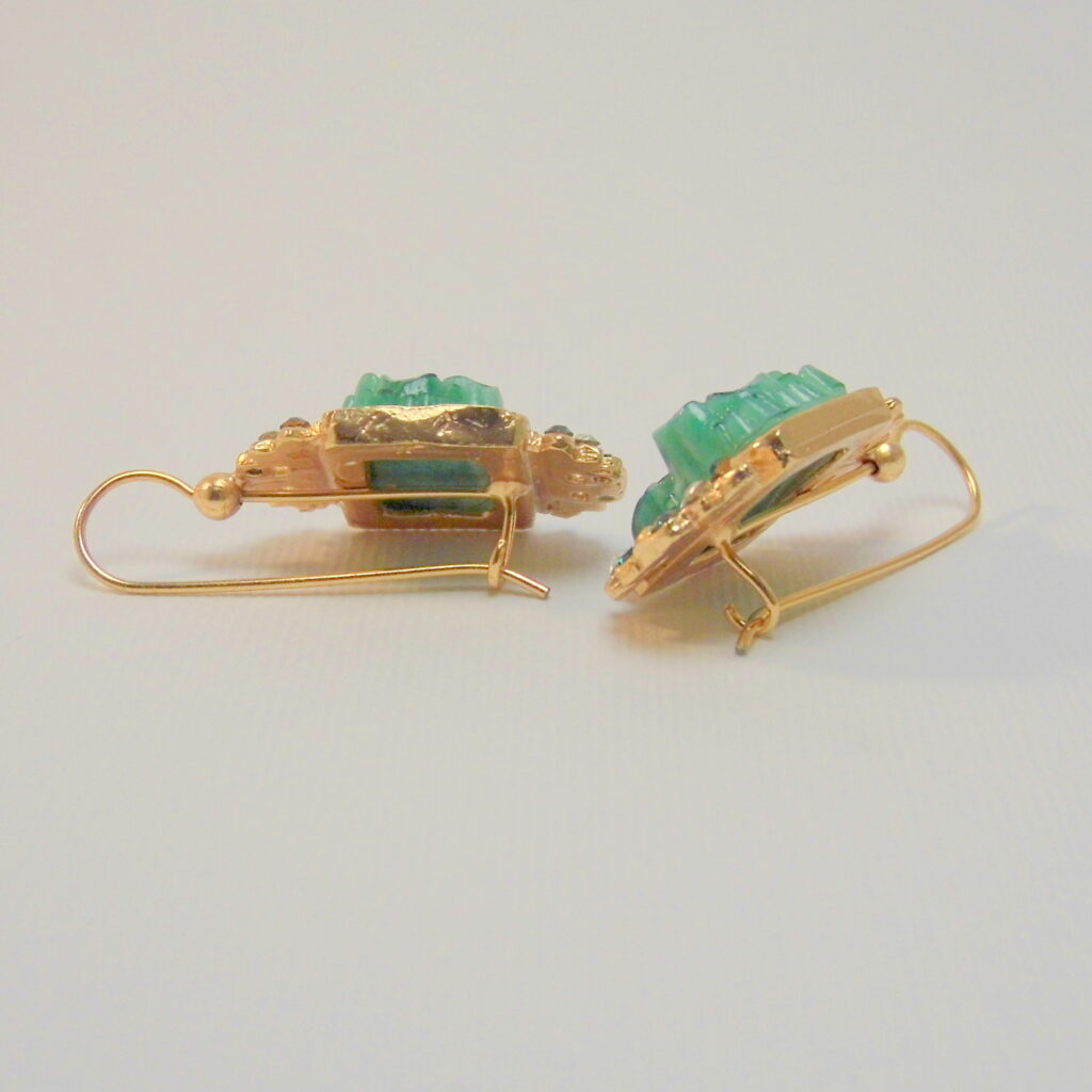 Orecchini pendenti: eleganza color verde giada