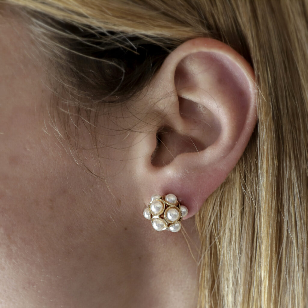 Vintage elegance: Liberty earrings with imitation pearls