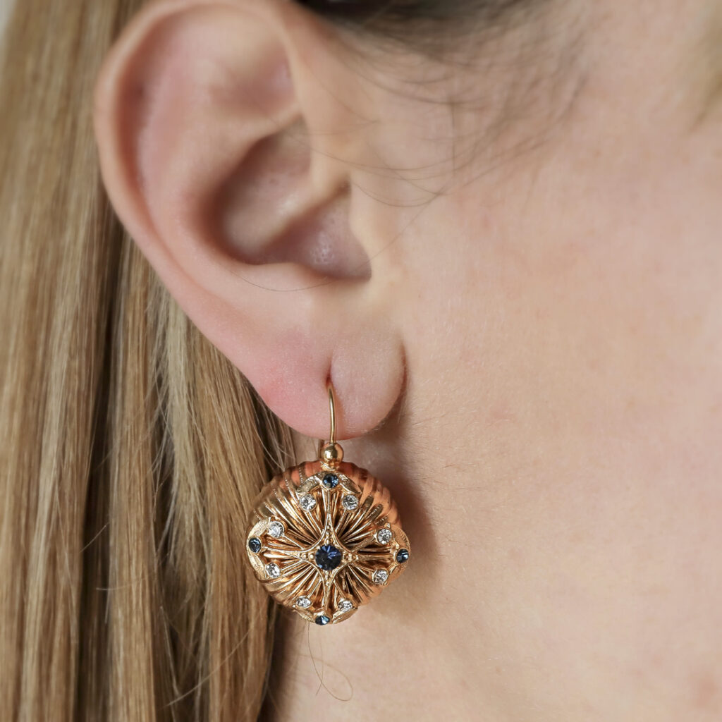 Pleated dangle earrings with blue crystals
