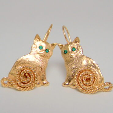 Cat earrings with coiled tail
