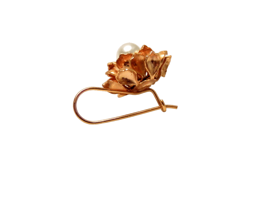 Orecchini floreali con perle: Eleganza italiana senza tempo