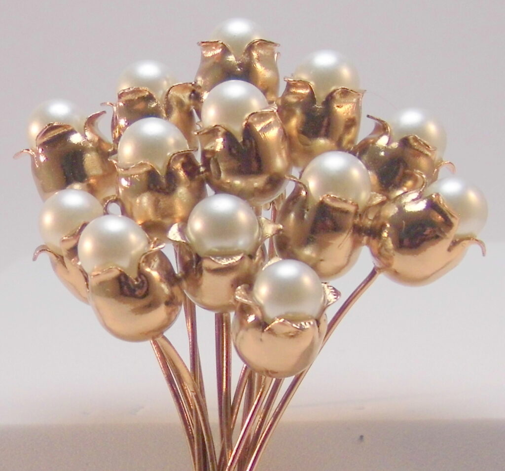 Large brooch with flower bouquet