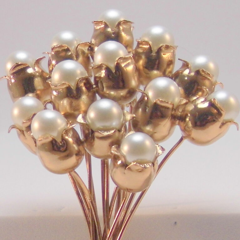 Large brooch with flower bouquet