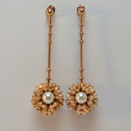 Orecchini a Fiore stile Vintage con Perle: Eleganza senza tempo