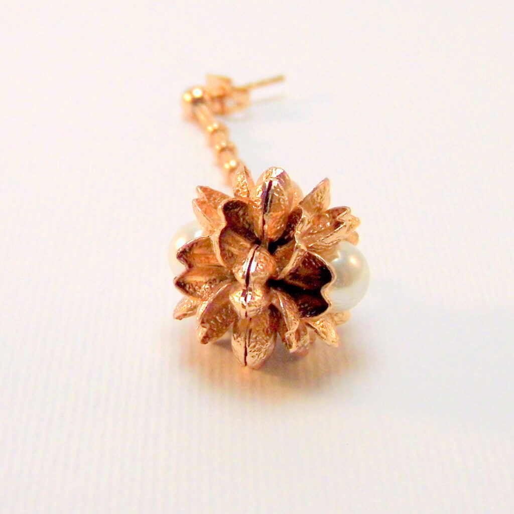 Orecchini a Fiore stile Vintage con Perle: Eleganza senza tempo
