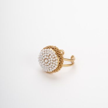 Anello cuscino di perle d'imitazione stile antico.