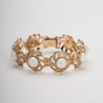 Daisies and Pearls Bijoux bracelet with a silky effect