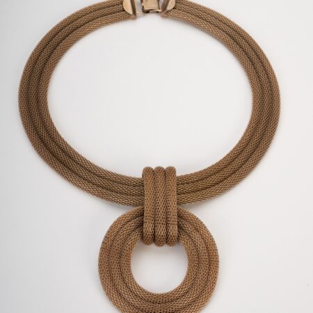 Collana "Africa": impatto scultoreo.
