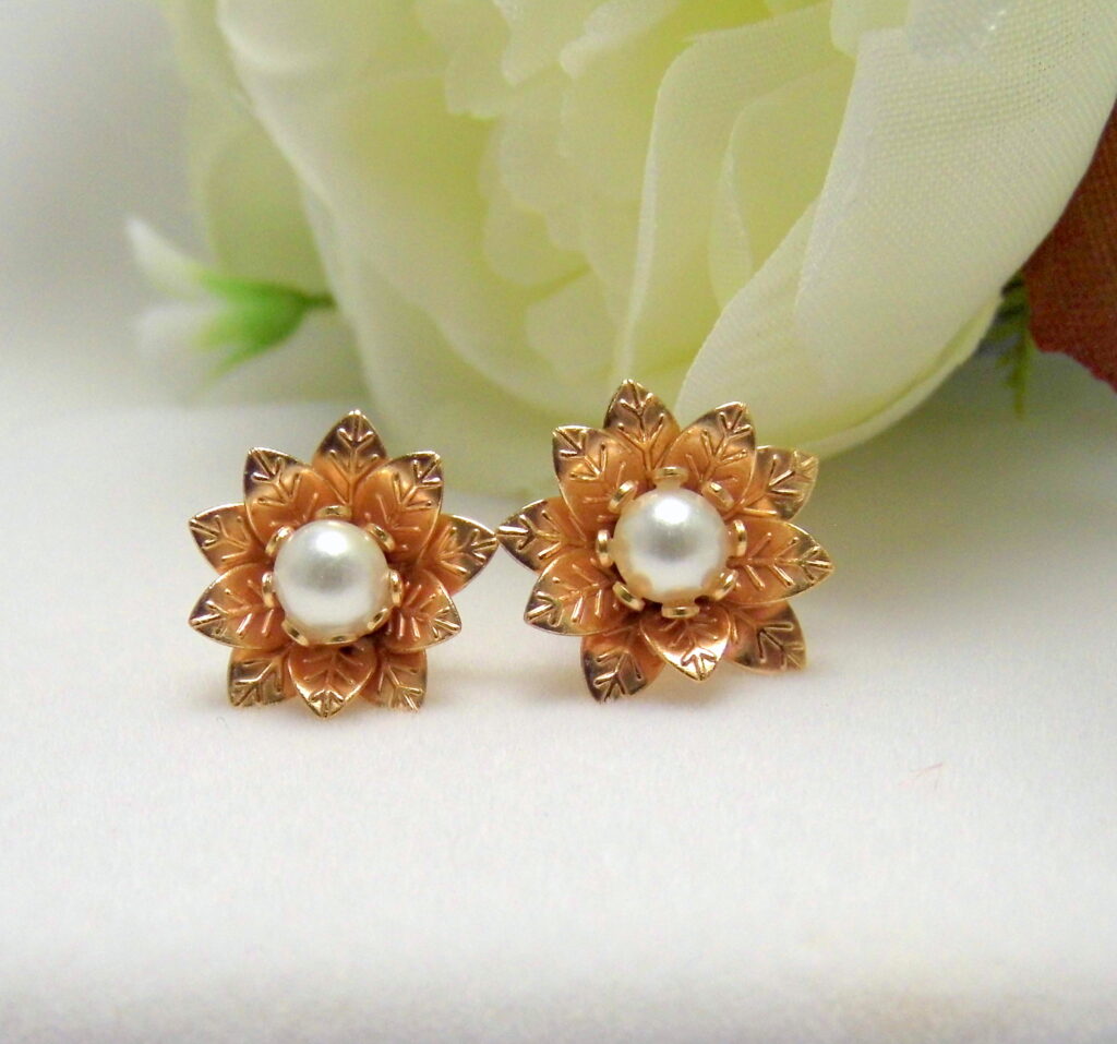 Earrings small flowers with petals