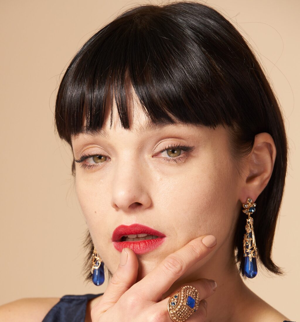 Long dangle earrings with Murano drops
