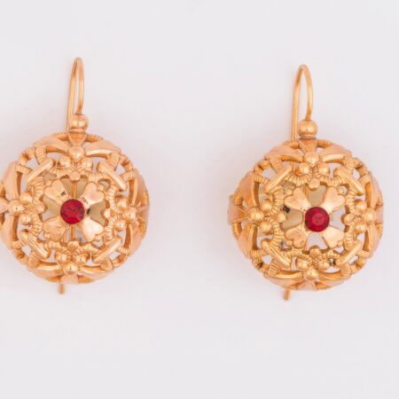 Flower earrings with red crystals
