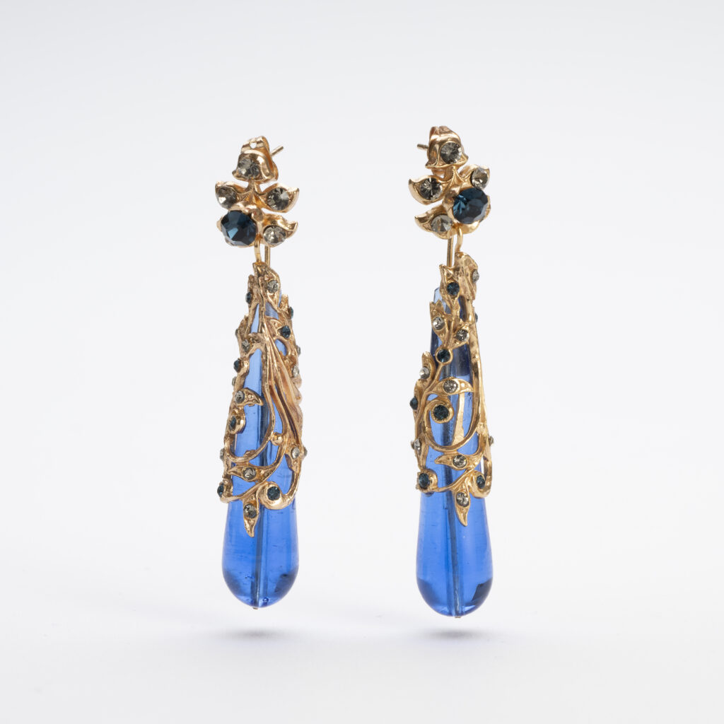 Long dangle earrings with Murano drops