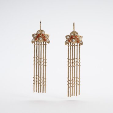 Light Frage Earrings: Timeless Elegance
