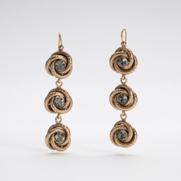 Orecchini pendenti a lampadario in Demirouge con cristalli grigio fumo.