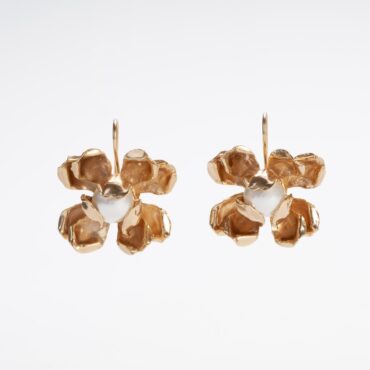 Elegant earrings with petals and pearls