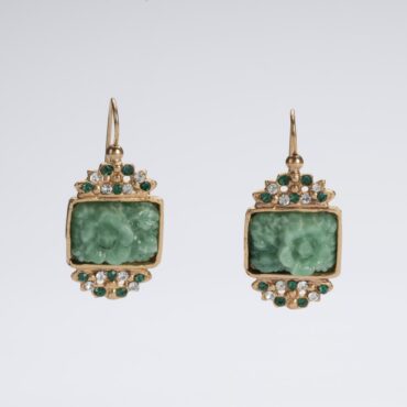Drop earrings: jade green elegance