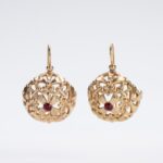 Orecchini Fioriti con Cristalli Rossi