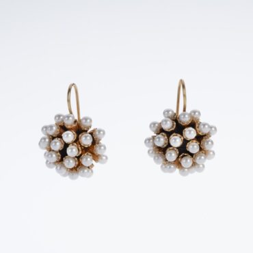 Elegant pearl earrings