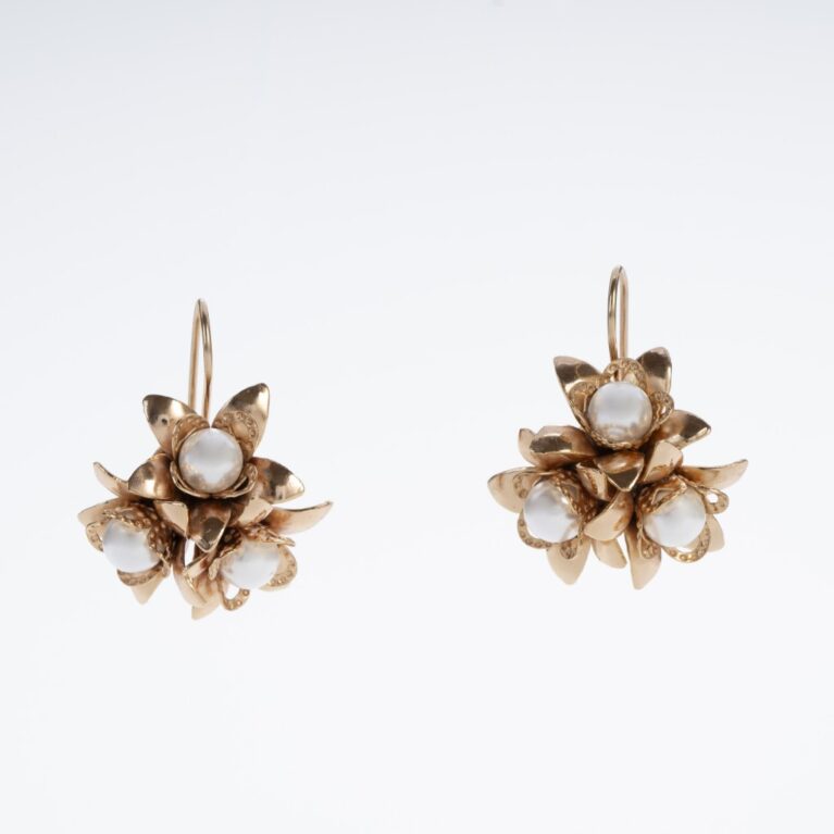 Baroque Elegance: Three Flower Earrings with Imitation Pearls