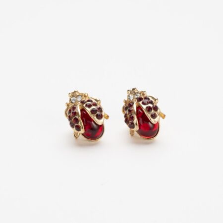 Orecchini coccinella con cristallo rosso, stile vintage, su sfondo bianco