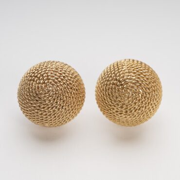 Clip earrings: style and originality