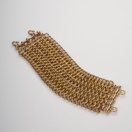 Handcrafted gold manchette bracelet: a vintage jewelry revisited