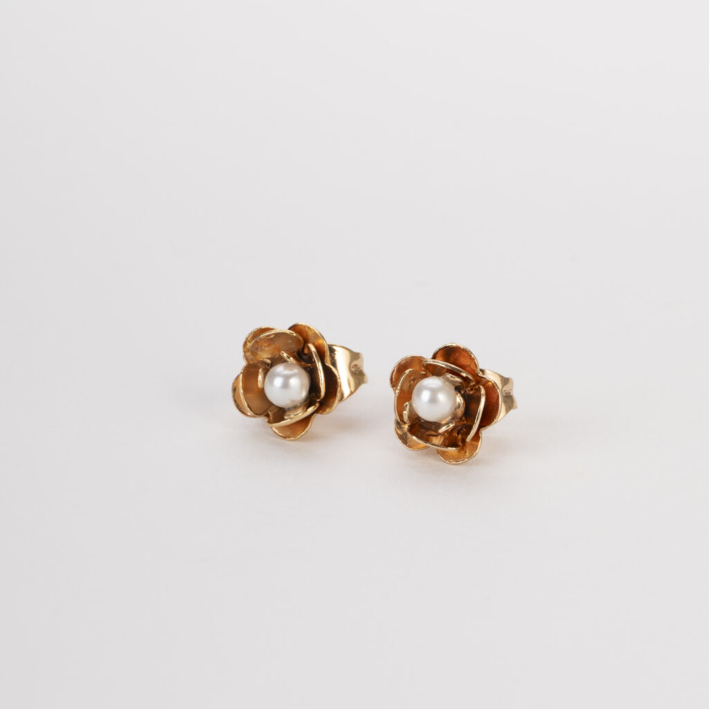 Orecchini piccoli con rose