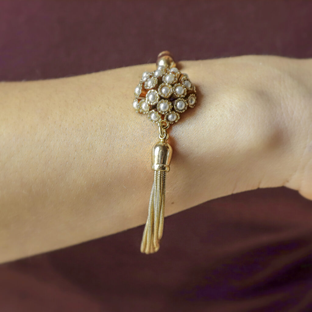 Bracciale con sfera di perle d'imitazione
