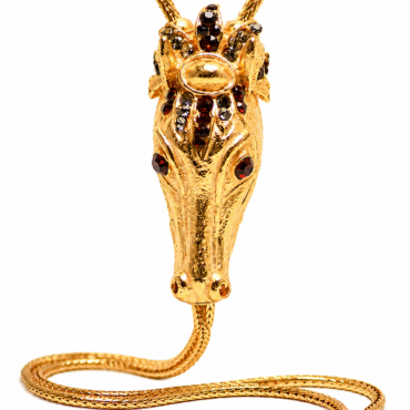 Collana saliscendi con testa di cavallo.