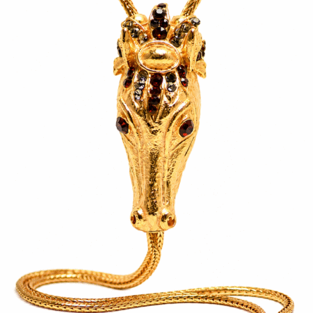 Collana saliscendi con testa di cavallo.