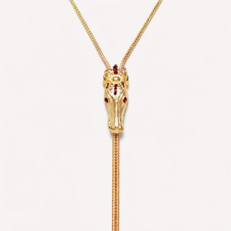Collana a saliscendi con testa di cavallo.
