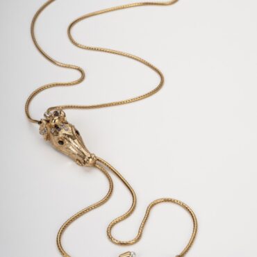 Long up-and-down necklace with horse