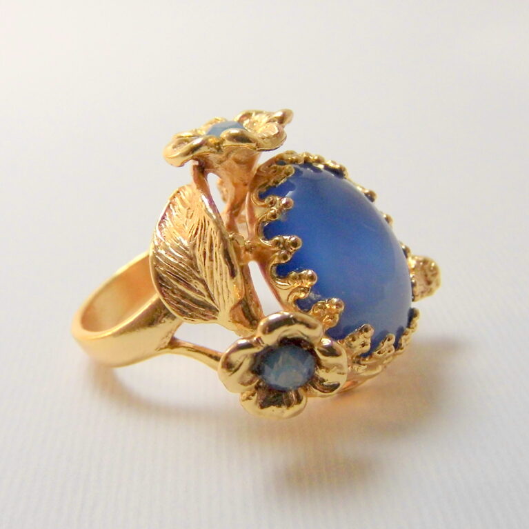 Art Nouveau style ring with flowers and leaves