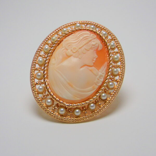 Shell Cameo: A Touch of Refinement