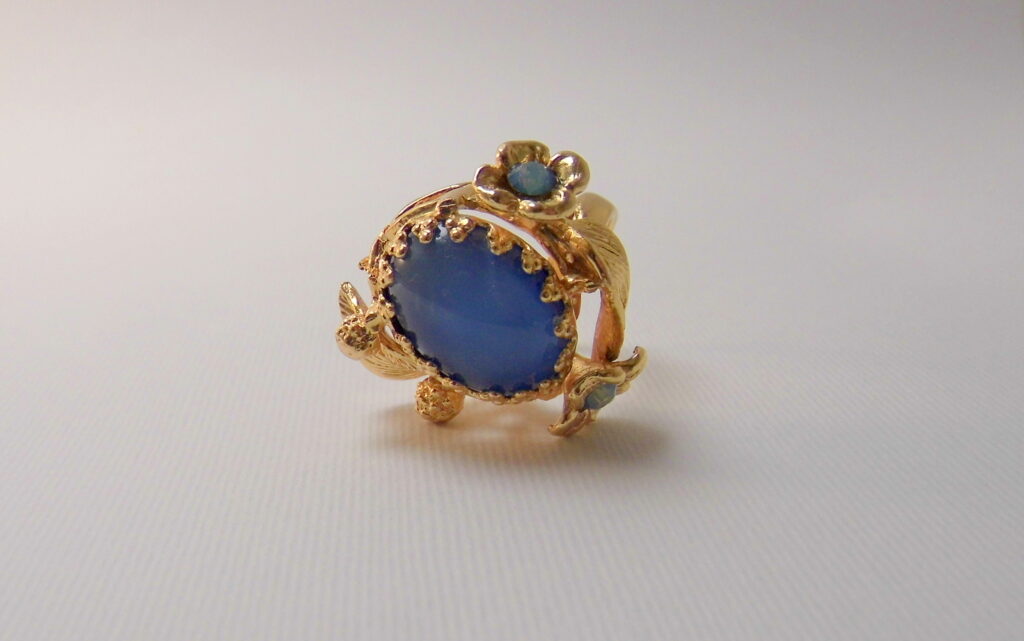 Art Nouveau style ring with flowers and leaves