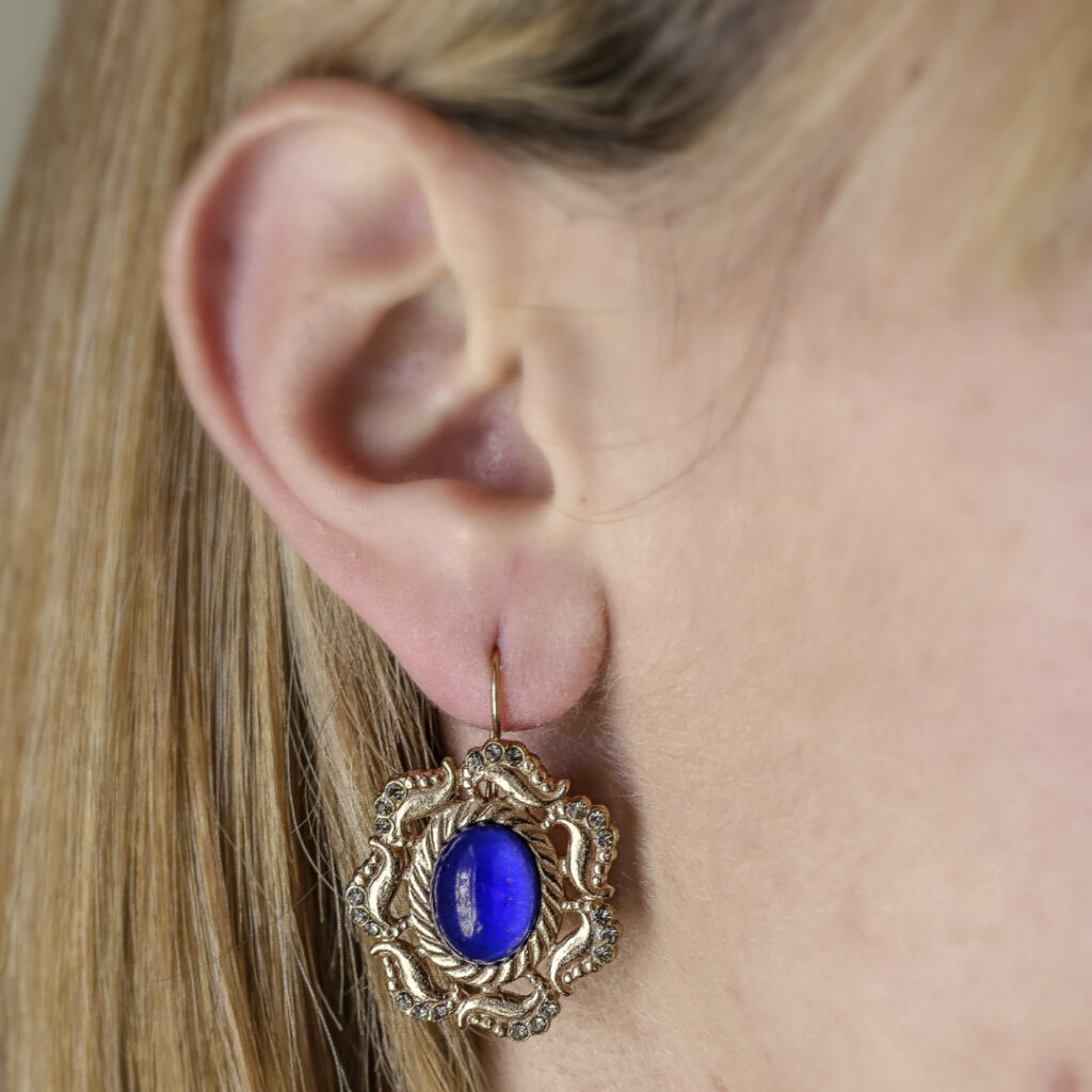 Pendant earrings with blue crystals