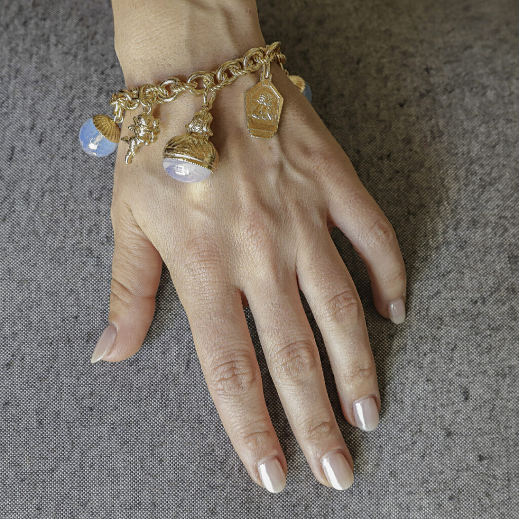 Bracciale Charms "Demirouge" con Sigillo e Angeli - Eleganza Senza Tempo