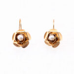 Orecchini pendenti con piccole rose