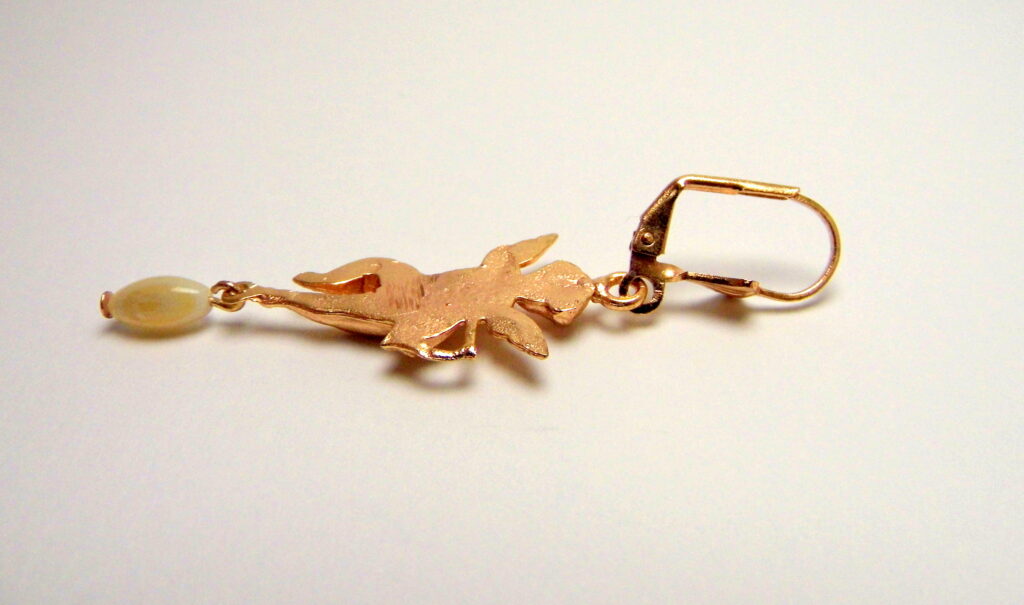 Pendant earrings with angels
