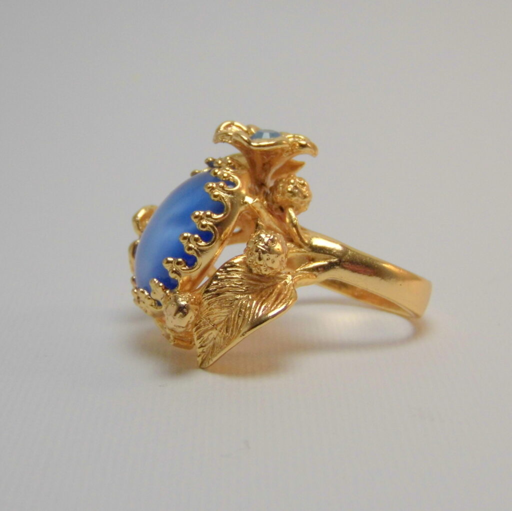 Art Nouveau style ring with flowers and leaves