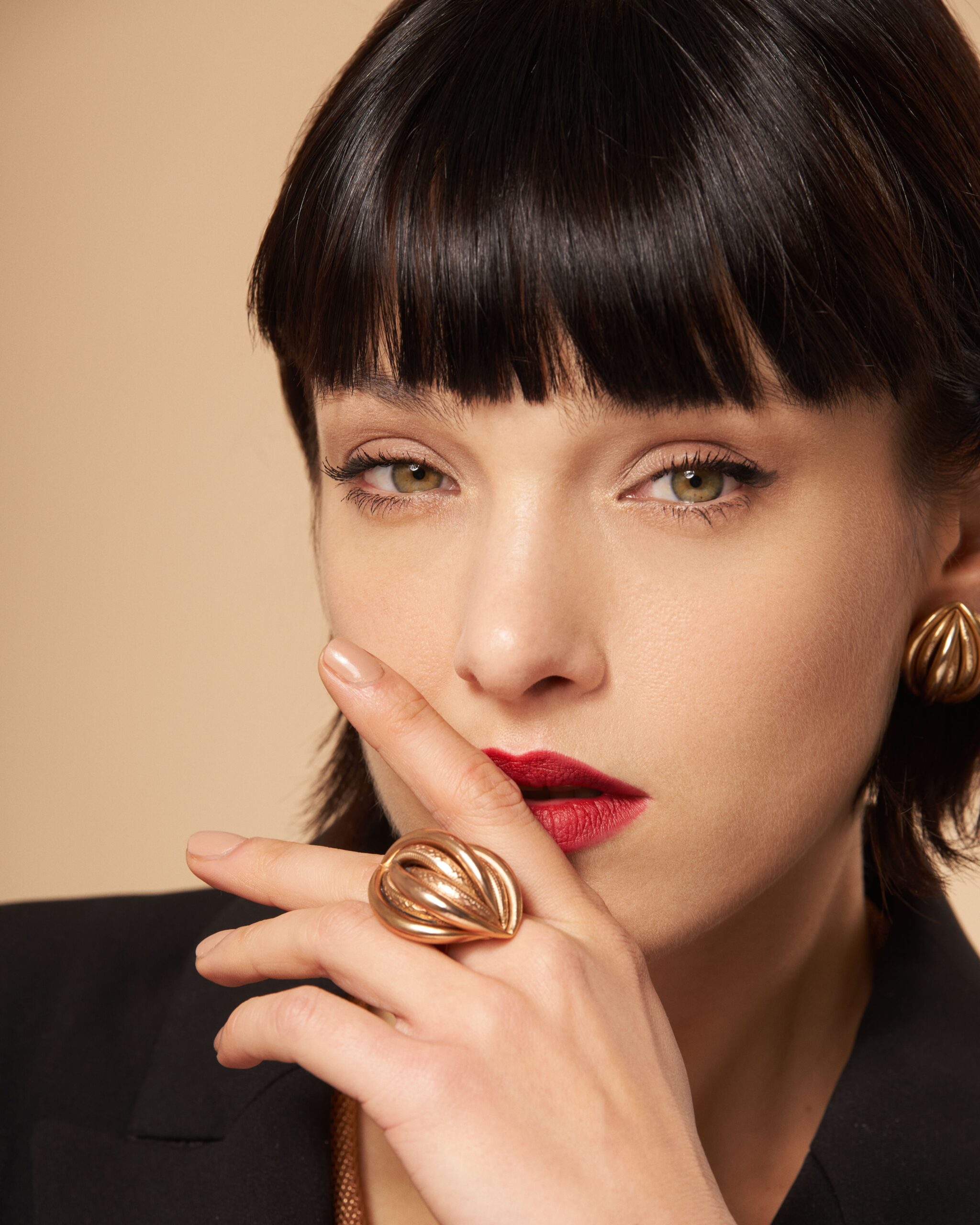 Anello Noce Eterna - Gioiello Statement Dorato 14K Artigianale