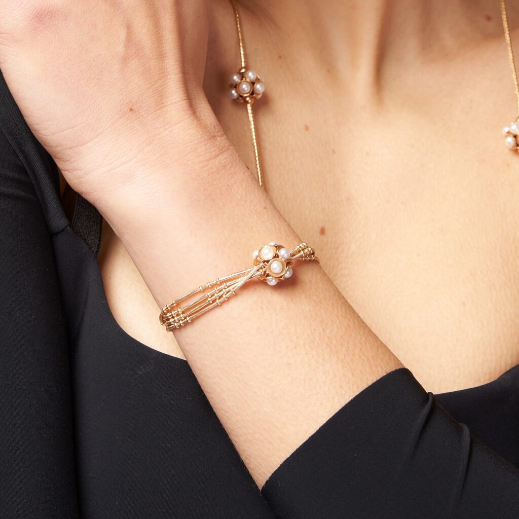 Eleganza in Perle d'imitazione: Bracciale multifilo