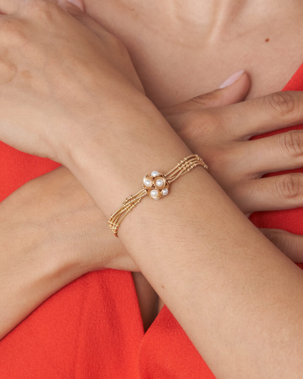 Eleganza in Perle d'imitazione: Bracciale multifilo