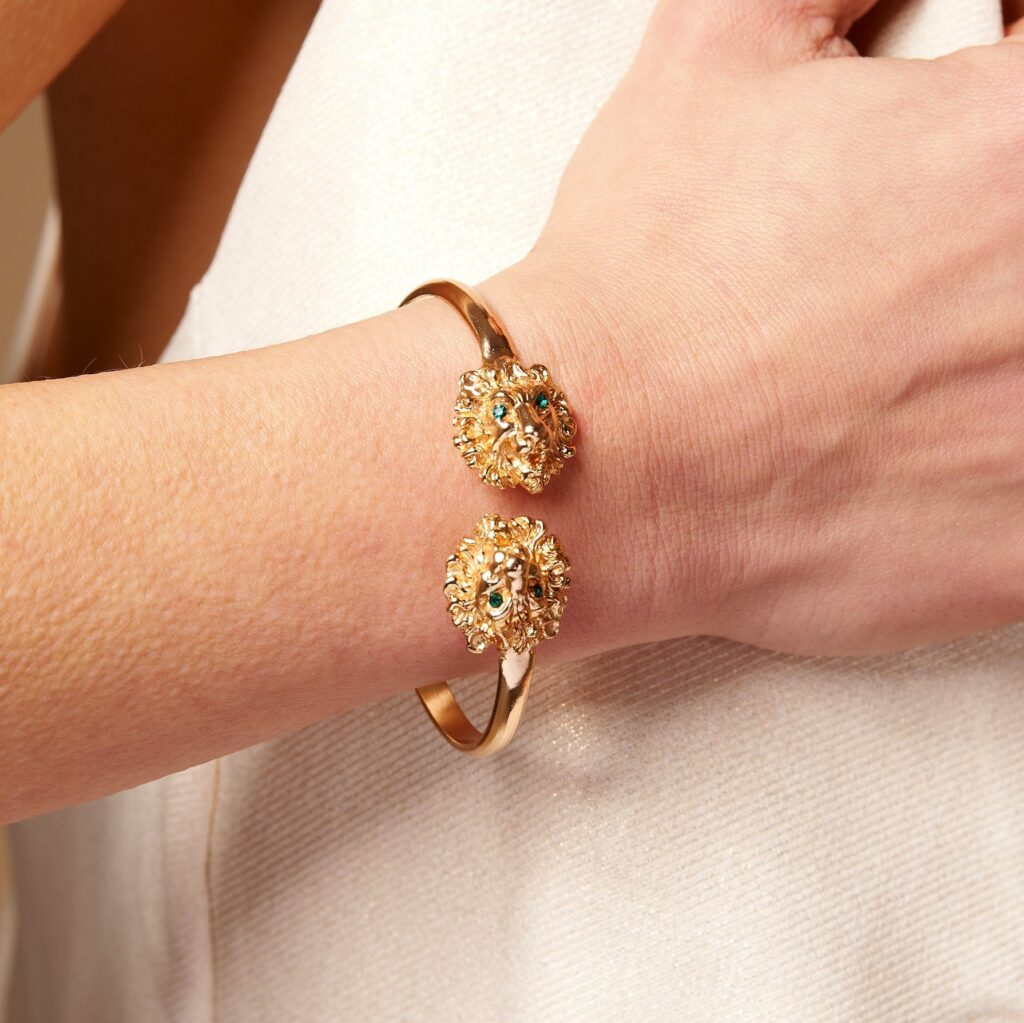 Bracciale rigido con teste di leone