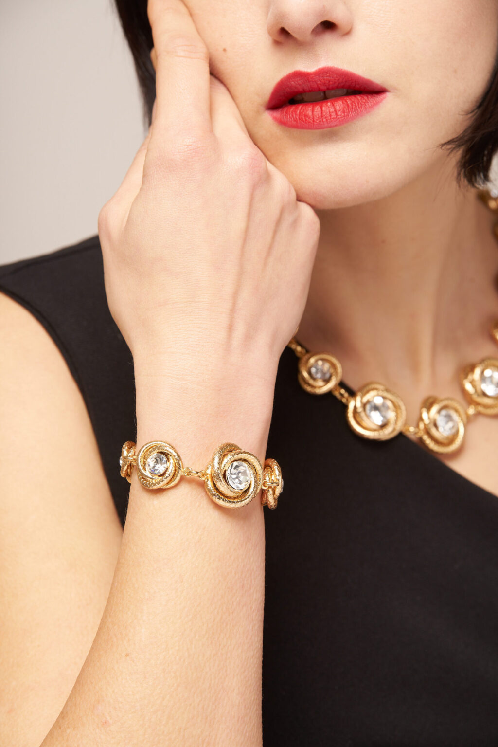 Stile Vintage: Bracciale a Torchon per un Tocco di Eleganza