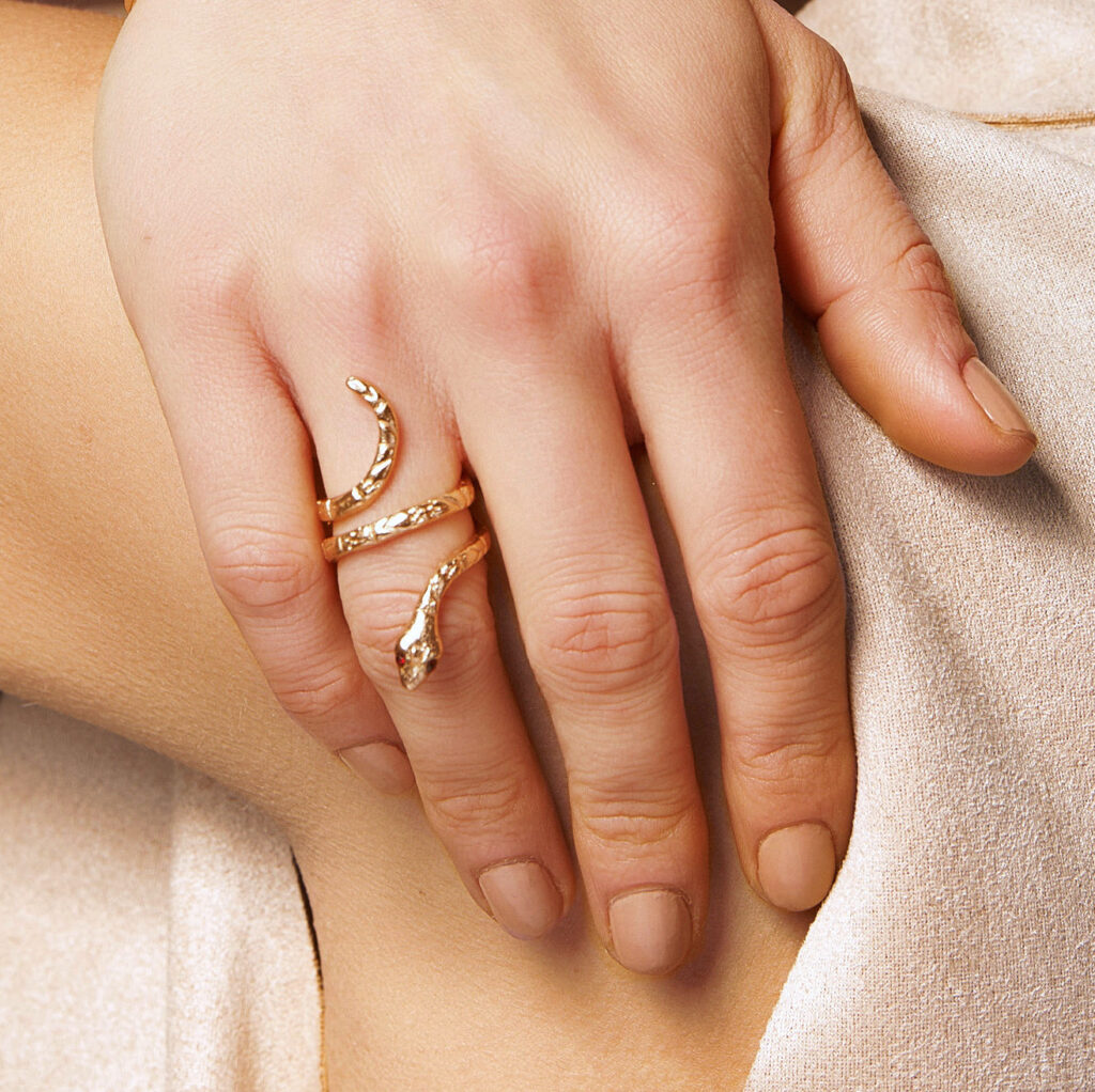 Talismano di forza: Anello serpente in stile vintage