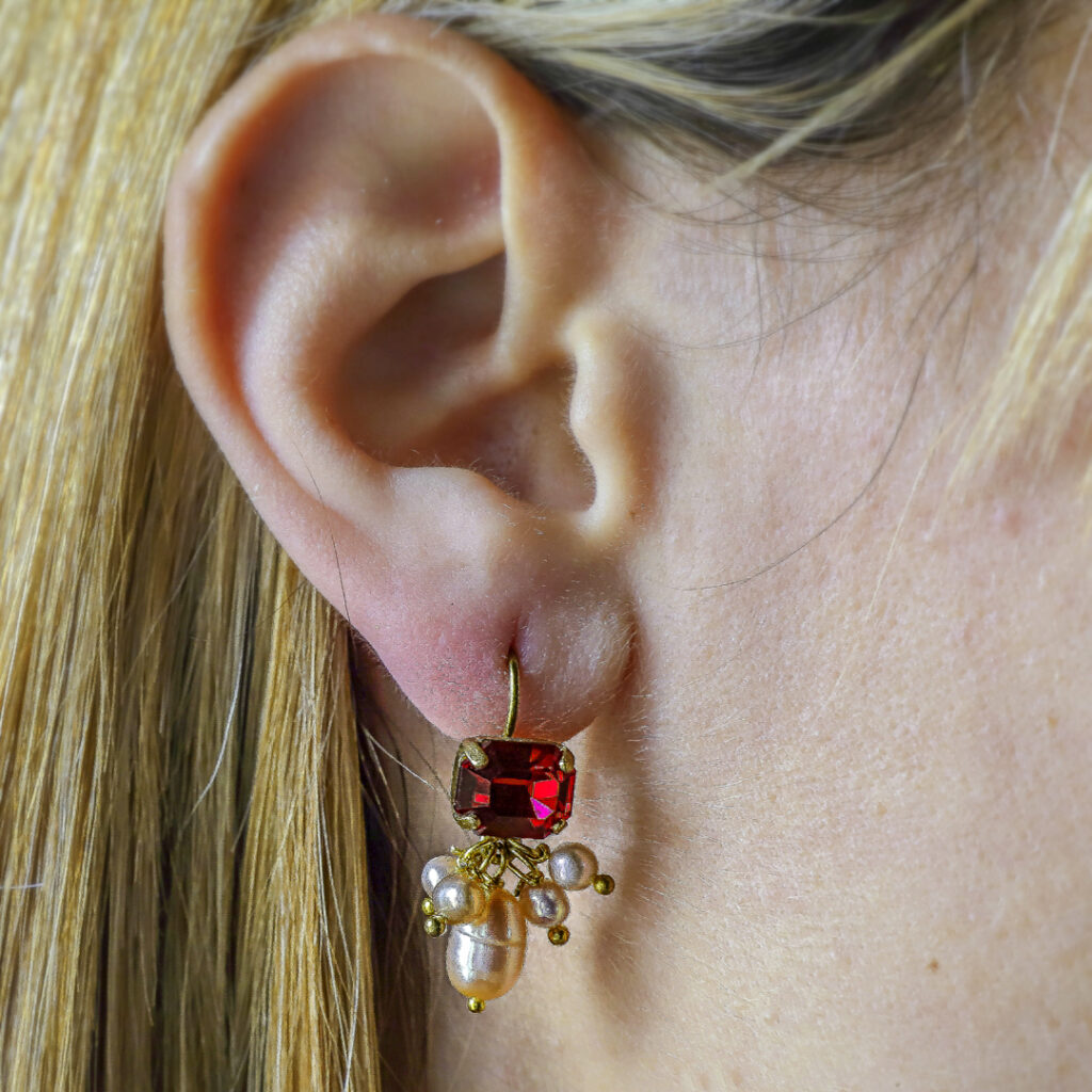 Eleganti orecchini "Splendore di corte" con perle e cristalli