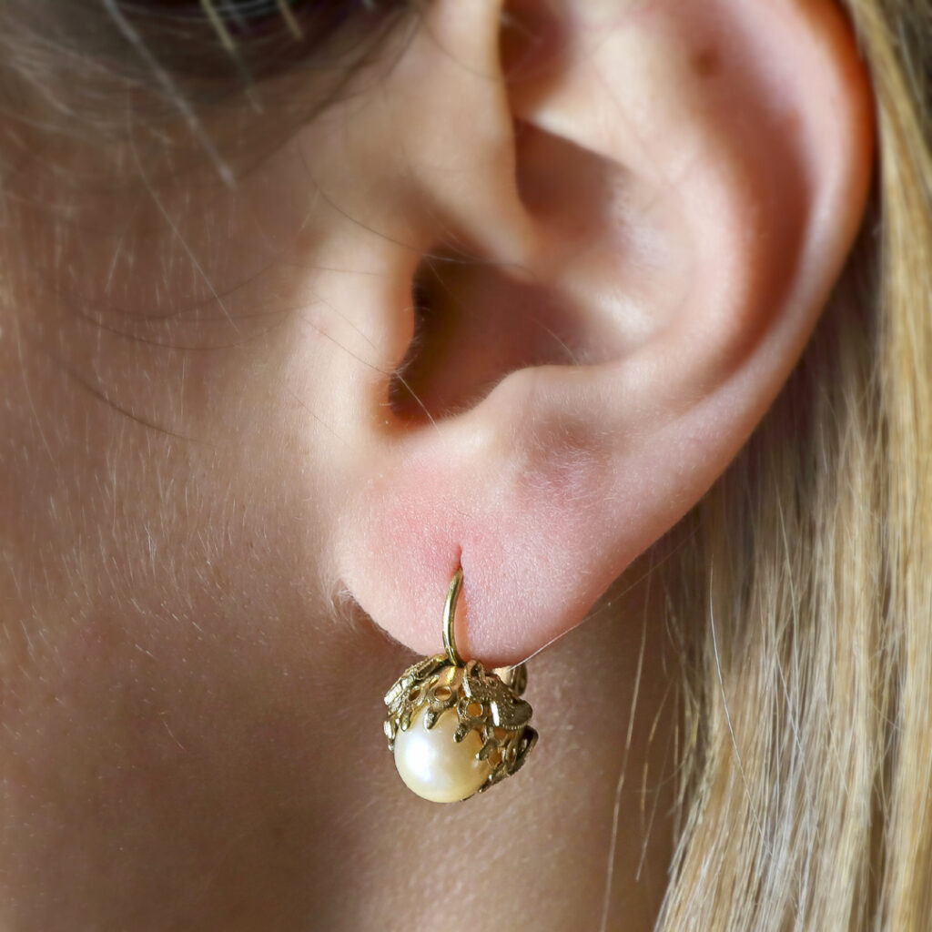 River pearl earrings: bourbon charm